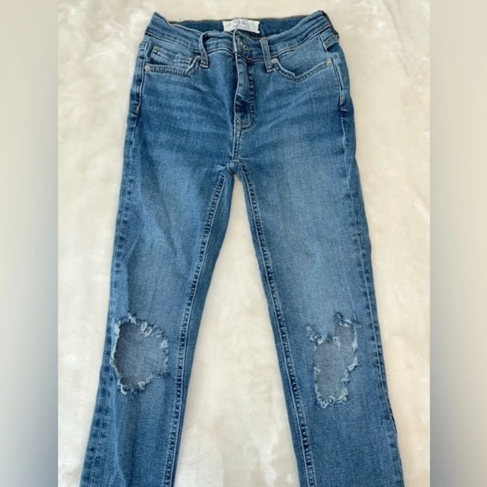 Free People- We The Free- Busted Knee, skinny jeans -‎ sz 25